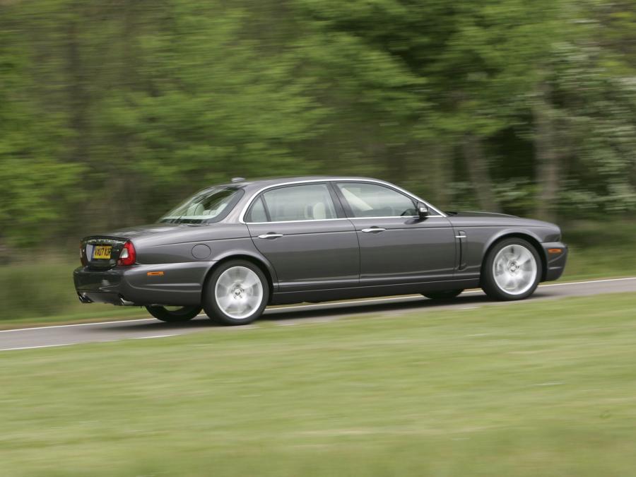 Jaguar XJ Sovereign 2007 года  (фото 8 из 13)